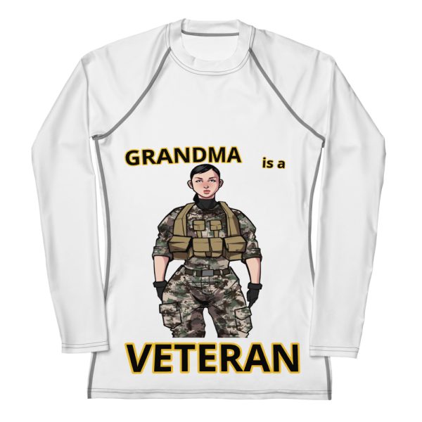 GRANDMA IS A VETERAN DEUCE TREE Women's Rash Guard