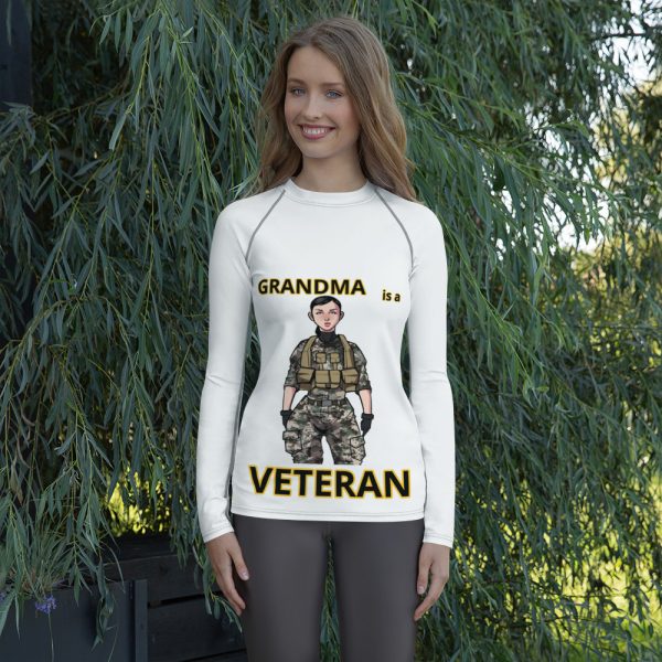 GRANDMA IS A VETERAN TOO FOWER Women's Rash Guard