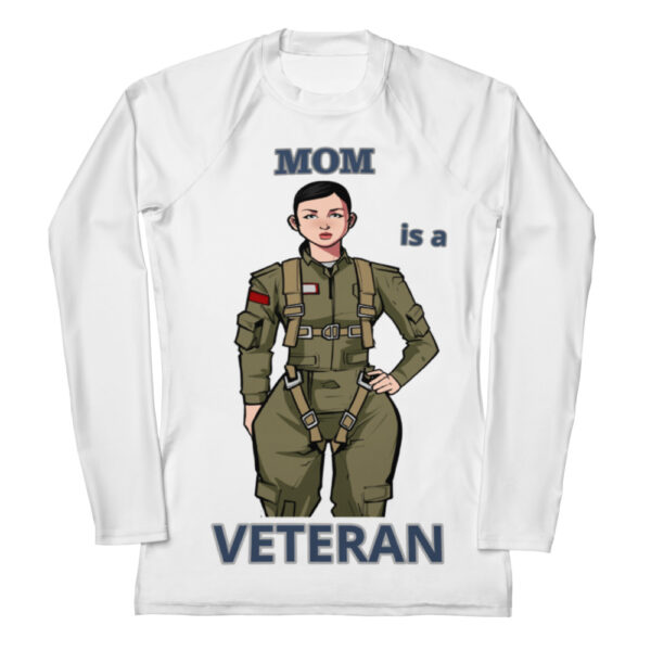 MOM IS A VETERAN TOO FOWER Women's Rash Guard