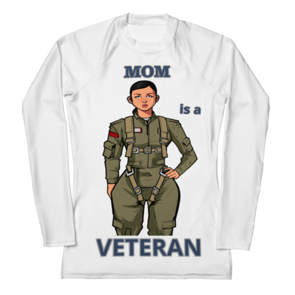 MOM IS A VETERAN TOO FOWER Women's Rash Guard