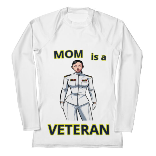 MOM IS A VETERAN TOO FOWER Women's Rash Guard