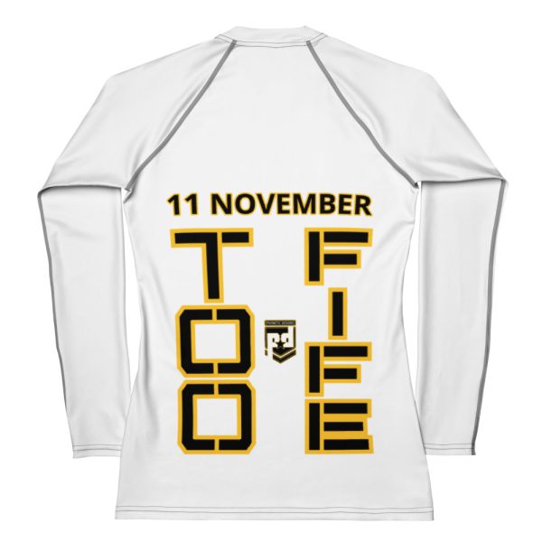 GRANDMA IS A VETERAN TOO FIFE Women's Rash Guard