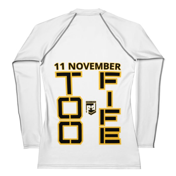 GRANDMA IS A VETERAN TOO FIFE Women's Rash Guard