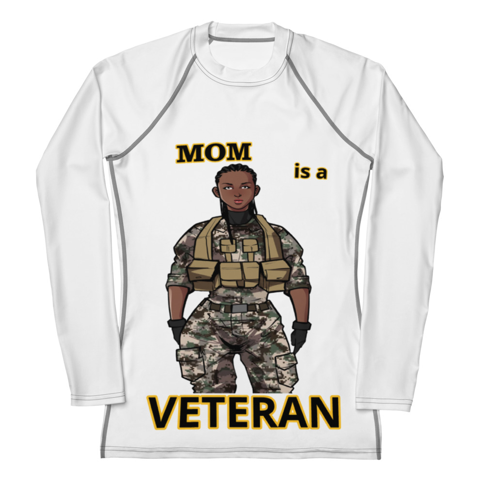 MOM IS A VETERAN TOO FIFE Women's Rash Guard