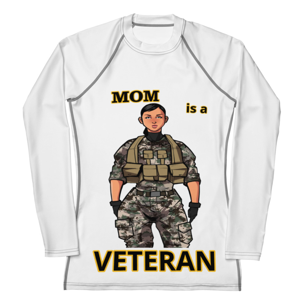 MOM IS A VETERAN TOO FIFE Women's Rash Guard