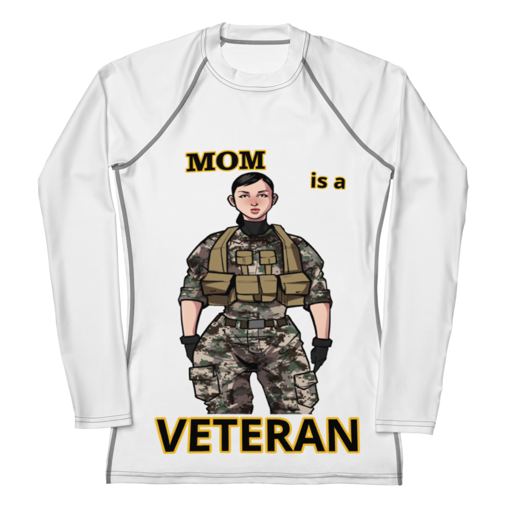MOM IS A VETERAN TOO FIFE Women's Rash Guard