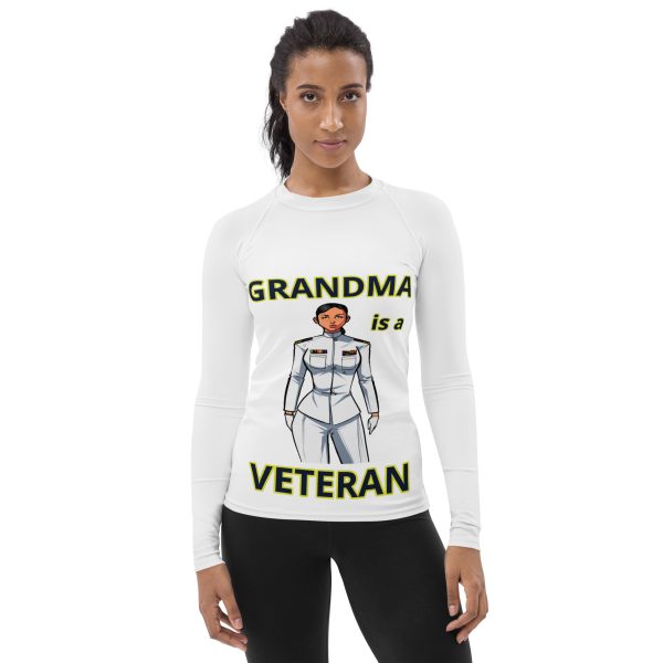 GRANDMA IS A VETERAN TOO FIFE Women's Rash Guard