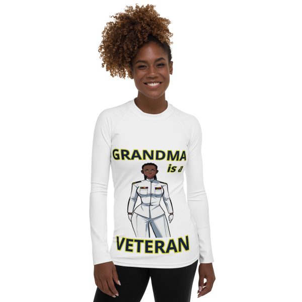 GRANDMA IS A VETERAN TOO FIFE Women's Rash Guard