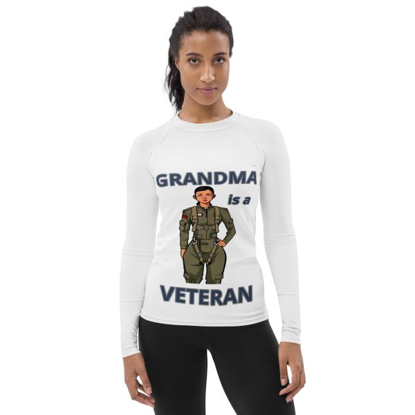 GRANDMA IS A VETERAN TOO FIFE Women's Rash Guard
