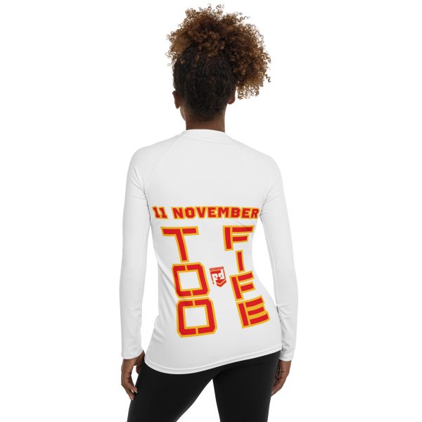 MOM IS A VETERAN TOO FIFE Women's Rash Guard