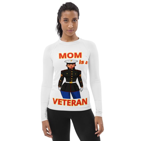 MOM IS A VETERAN TOO FIFE Women's Rash Guard